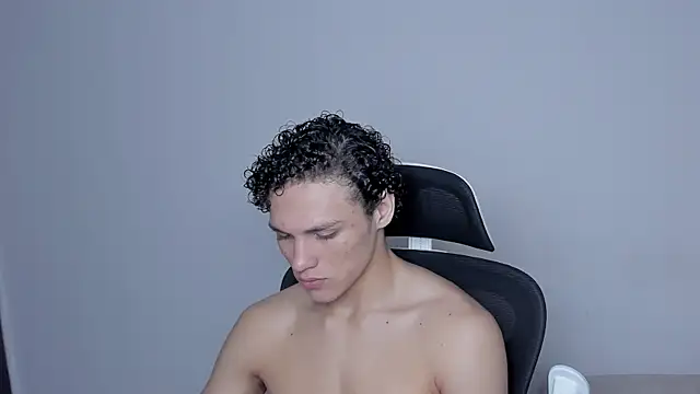 Snapshot of laurent_nova chatting on 11.17.25 laurent nova online show from 11.17.25