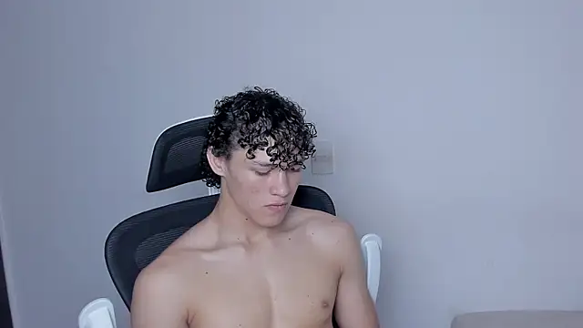 Snapshot of laurent_nova chatting on 11.19.25 laurent nova online show from 11.19.25