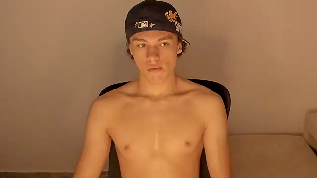 Snapshot of laurent_nova chatting on 12.22.25 laurent nova online show from 12.22.25