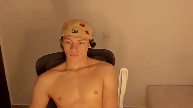 Snapshot of laurent_nova chatting on 01.06.26 laurent nova online show from 01.06.26