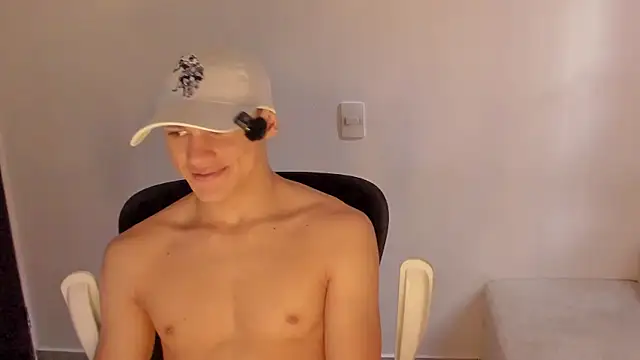 Snapshot of laurent_nova chatting on 01.11.26 laurent nova online show from 01.11.26