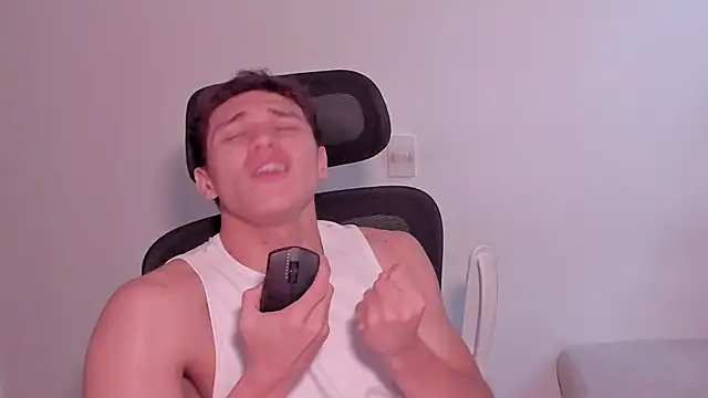 Snapshot of laurent_nova chatting on 03.16.26 laurent nova online show from 03.16.26