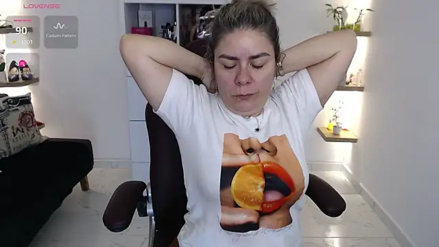 Snapshot of zehra_sanem chatting on 06.15.26 zehra sanem online show from 06.15.26