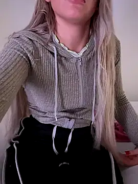 Holly-Glamour online show from 12.14.25