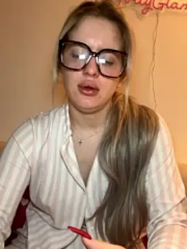 Holly-Glamour online show from 02.13.26