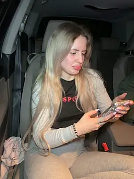Holly-Glamour online show from 05.15.26