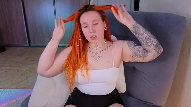 Snapshot of The_Full_Red_Moon chatting on 10.10.25 The Full Red Moon online show from 10.10.25