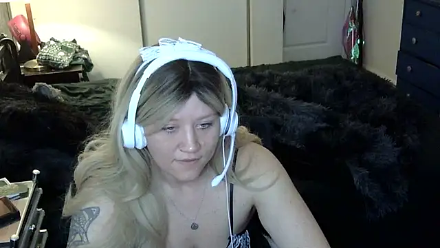 Snapshot of ziggyspice chatting on 01.12.25 ziggyspice online show from 01.12.25