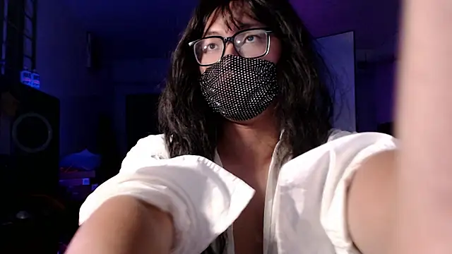 Snapshot of Erin_Song chatting on 10.24.25 Erin Song online show from 10.24.25