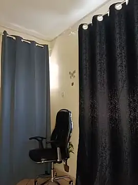 Snapshot of Cryaluna chatting on 06.21.26 Cryaluna online show from 06.21.26