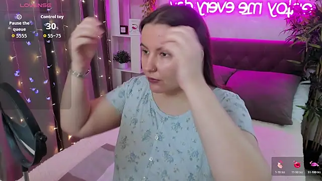 Snapshot of FeralPeach chatting on 02.14.26 FeralPeach online show from 02.14.26