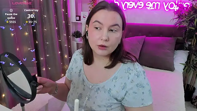 Snapshot of FeralPeach chatting on 02.20.26 FeralPeach online show from 02.20.26