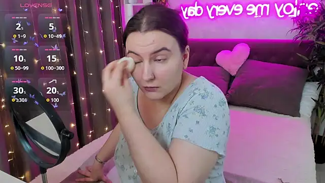 Snapshot of FeralPeach chatting on 03.12.26 FeralPeach online show from 03.12.26