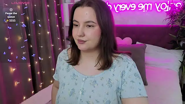 Snapshot of FeralPeach chatting on 03.13.26 FeralPeach online show from 03.13.26