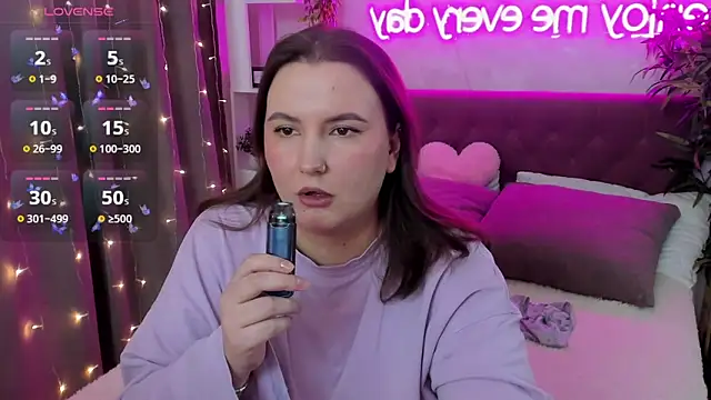 Snapshot of FeralPeach chatting on 03.22.26 FeralPeach online show from 03.22.26