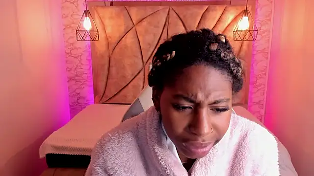 Queen perla  online show from 01.30.25