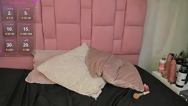 Snapshot of samantha-black chatting on 03.05.25 samantha-black online show from 03.05.25