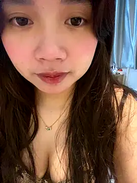 Snapshot of Hotellinh12 chatting on 10.28.25 Hotellinh12 online show from 10.28.25