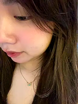 Snapshot of Hotellinh12 chatting on 10.29.25 Hotellinh12 online show from 10.29.25