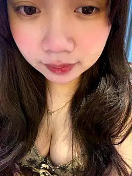 Snapshot of Hotellinh12 chatting on 11.01.25 Hotellinh12 online show from 11.01.25