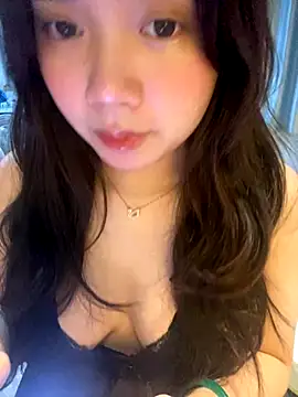 Snapshot of Hotellinh12 chatting on 11.07.25 Hotellinh12 online show from 11.07.25