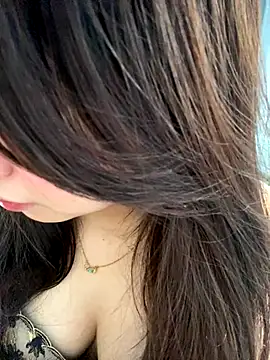 Snapshot of Hotellinh12 chatting on 11.28.25 Hotellinh12 online show from 11.28.25