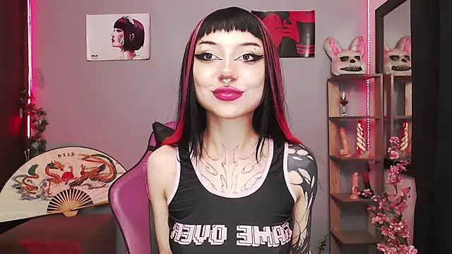 Snapshot of catipetite chatting on 11.04.25 catipetite online show from 11.04.25