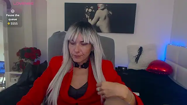 EvelynQueenn online show from 10.22.25