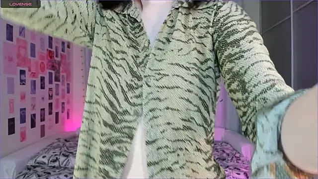 Snapshot of Vanessa_Verona chatting on 12.22.25 Vanessa Verona online show from 12.22.25