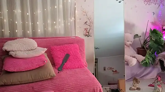 Snapshot of peachgirlmartyna chatting on 05.17.26 peachgirlmartyna online show from 05.17.26