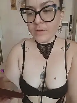 Snapshot of peachgirlmartyna chatting on 08.04.26 peachgirlmartyna online show from 08.04.26