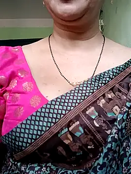 Snapshot of Rosy-B chatting on 12.16.24 Rosy-B online show from 12.16.24