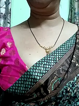 Snapshot of Rosy-B chatting on 12.16.24 Rosy-B online show from 12.16.24