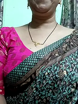 Snapshot of Rosy-B chatting on 12.17.24 Rosy-B online show from 12.17.24