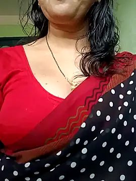 Snapshot of Rosy-B chatting on 12.17.24 Rosy-B online show from 12.17.24