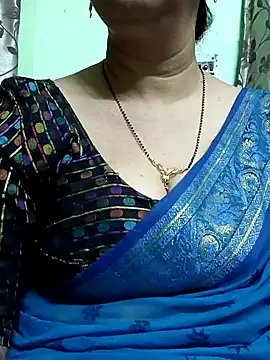 Snapshot of Rosy-B chatting on 12.28.24 Rosy-B online show from 12.28.24