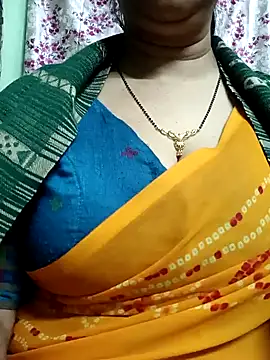 Snapshot of Rosy-B chatting on 01.01.25 Rosy-B online show from 01.01.25