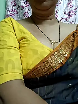 Snapshot of Rosy-B chatting on 01.02.25 Rosy-B online show from 01.02.25