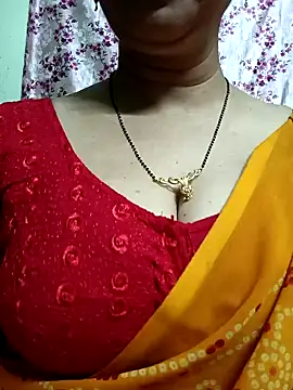 Snapshot of Rosy-B chatting on 01.08.25 Rosy-B online show from 01.08.25