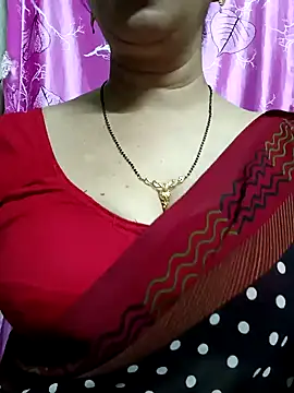 Snapshot of Rosy-B chatting on 02.01.25 Rosy-B online show from 02.01.25