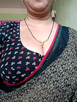 Snapshot of Rosy-B chatting on 02.05.25 Rosy-B online show from 02.05.25