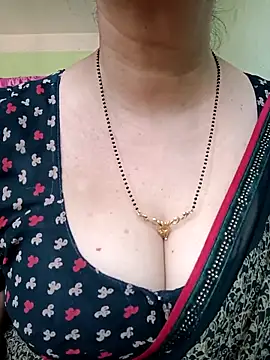 Snapshot of Rosy-B chatting on 03.06.25 Rosy-B online show from 03.06.25