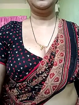 Snapshot of Rosy-B chatting on 03.11.25 Rosy-B online show from 03.11.25