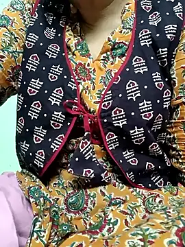 Snapshot of Rosy-B chatting on 09.28.25 Rosy-B online show from 09.28.25