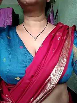 Snapshot of Rosy-B chatting on 10.13.25 Rosy-B online show from 10.13.25