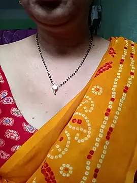 Snapshot of Rosy-B chatting on 10.28.25 Rosy-B online show from 10.28.25