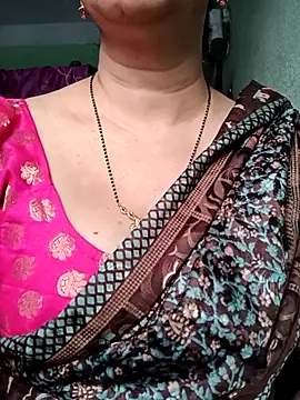Snapshot of Rosy-B chatting on 11.13.25 Rosy-B online show from 11.13.25