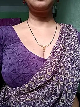 Snapshot of Rosy-B chatting on 11.15.25 Rosy-B online show from 11.15.25