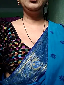 Snapshot of Rosy-B chatting on 11.16.25 Rosy-B online show from 11.16.25