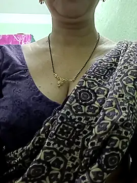 Snapshot of Rosy-B chatting on 12.17.25 Rosy-B online show from 12.17.25